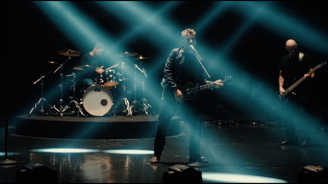Nickelback - Leave Me Behind (Official Music Video)